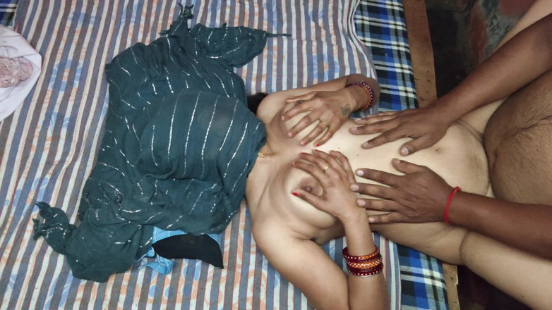 Madhu: Butyfull - rainha dos peitos grandes Madu Deasi Bhabi Ne Apne...