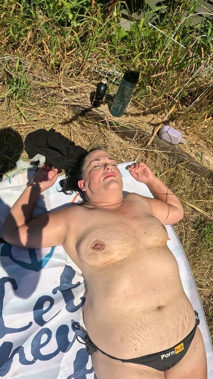 Homesteadmama: Prendere il sole nuda. Voglio davvero incoraggiare gli altri ad...