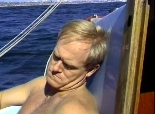 Alfacontent Babes: Blonde schoonheid met grote tieten wordt buitenshuis op de boot...