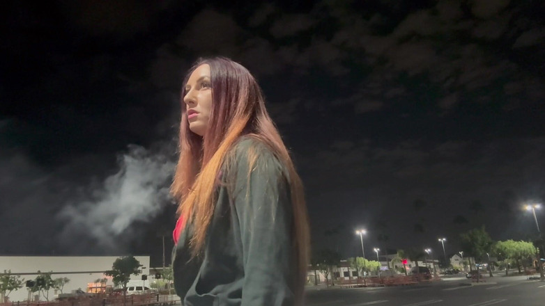 Artemisia Love: Italiaanse langharige rokende roker 's avonds laat