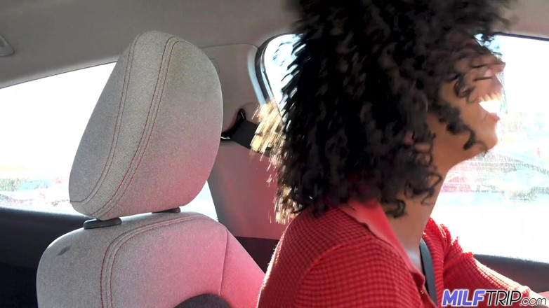 MILF Trip: Schlanke ebenholz-schönheit misty Stone hat körper