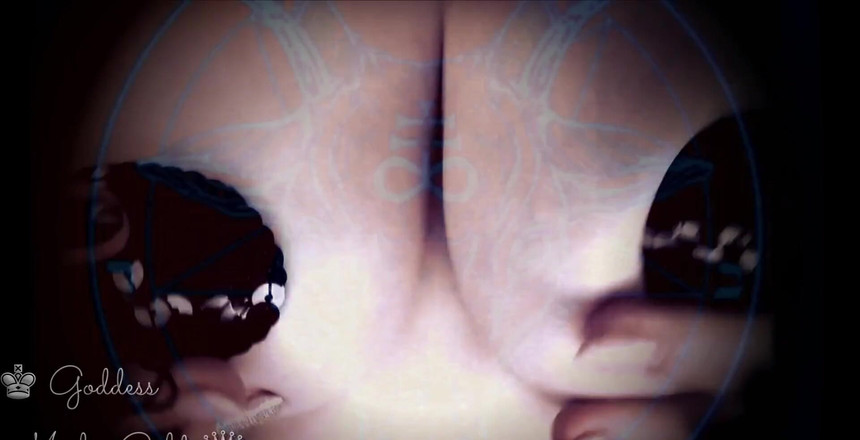 Goddess Misha Goldy: 이야기는 판타지 세계에서 일어난다. 사악한 마녀에게 위협을 받는 이 세상