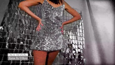 Gigi oficial: मेरे निपल्स प्रोम पर मेरे जीवन में पहले सेक्स के कारण बहुत बड़ा और कठिन हो गया