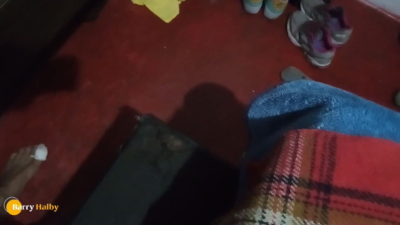barryhlaby: Il mio vicino pazzo entra in casa mia e mi...