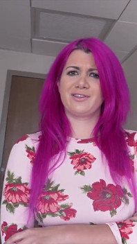 Überraschte karen Fisher, MILF mit riesigen titten, bekommt zungenanal und spielt spermatausch