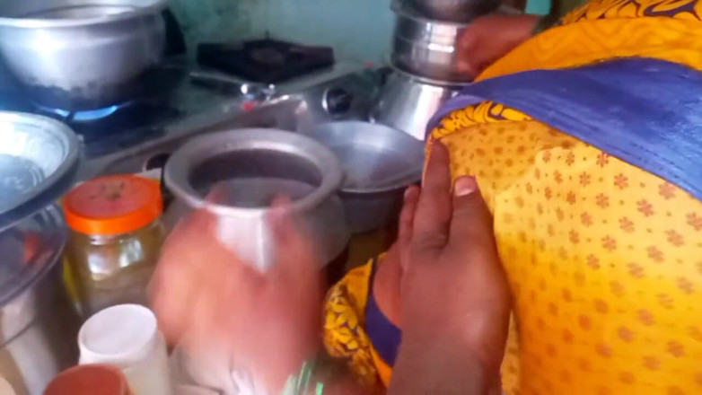 Priyanka314: Desi bhabhi kocht selbstgedrehten sex
