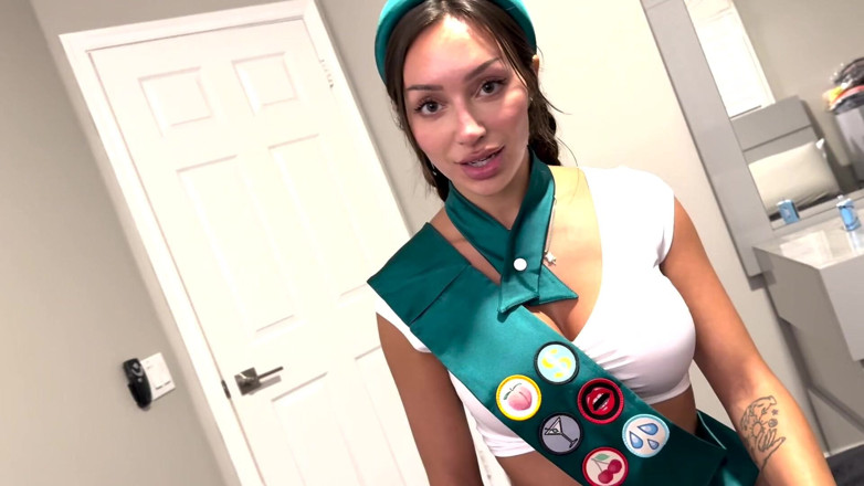 Teddy Tarantino: La ragazza arrapata scout sisi rose fa sesso approssimativo e...