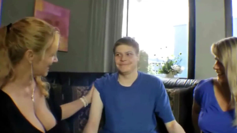 Mature Climax - 100% Mature Videos: Dvě starší děvky mu berou mladšího ptáka