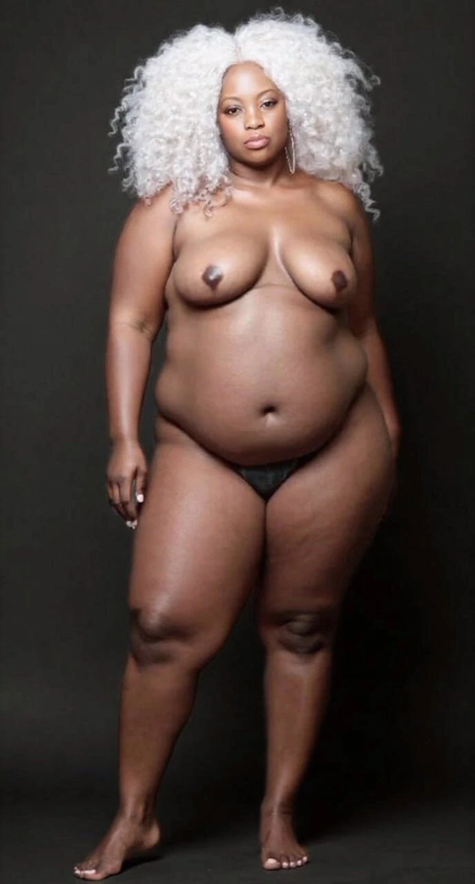 Oladi plenty tv: Une fille à gros nichons montre son corps