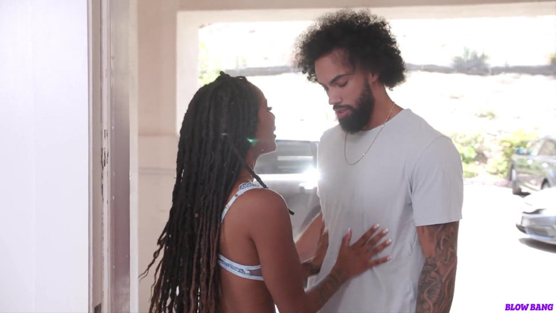 Interracial Blowbang: Międzyrasowy blowbang - cali sweets dostaje swoje poranne białko w blowbang!
