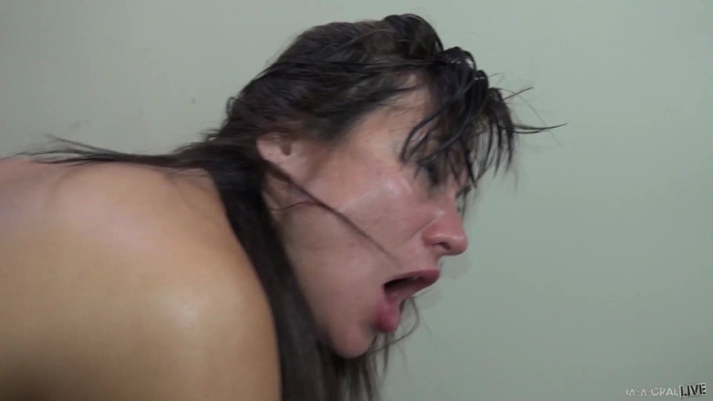 Immoral Live: Sheila Marie se třese jako zemětřesení