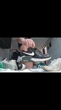 Spor ayakkabı seansı fetişi