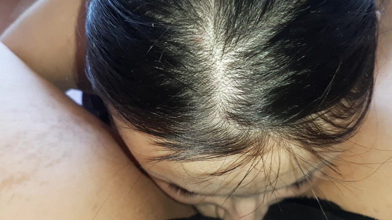 Lesbian-illusion: 她撕裂我的内裤，以更快地到达我的阴户，舔它，吮吸并亲吻它