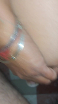 Hermosa chica en sexo anal