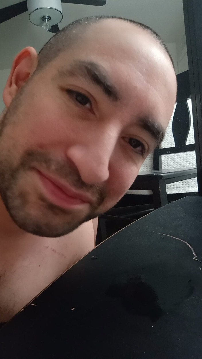 Brandon Lee: Nước ép hậu môn, rosebud, vòng cu, precum.