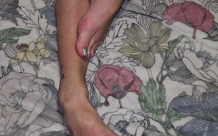 Mpussypunisher: Sexy Female Showing off Her Sexy Feet Soles