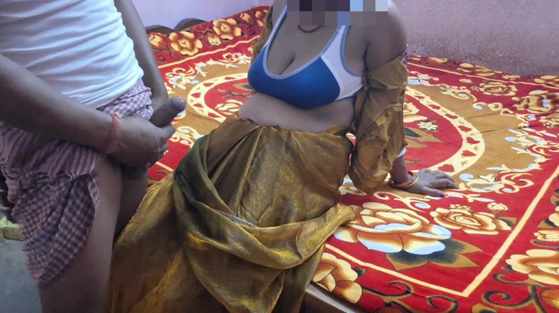 Sumaj: Bhabhi indienne à gros nichons