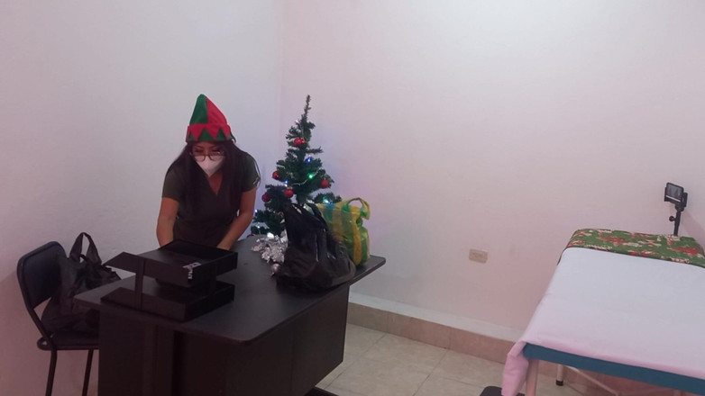 Martin13: ラティーナの看護師は情熱と性的なファンタジーに満ちた超クリスマスを過ごしています