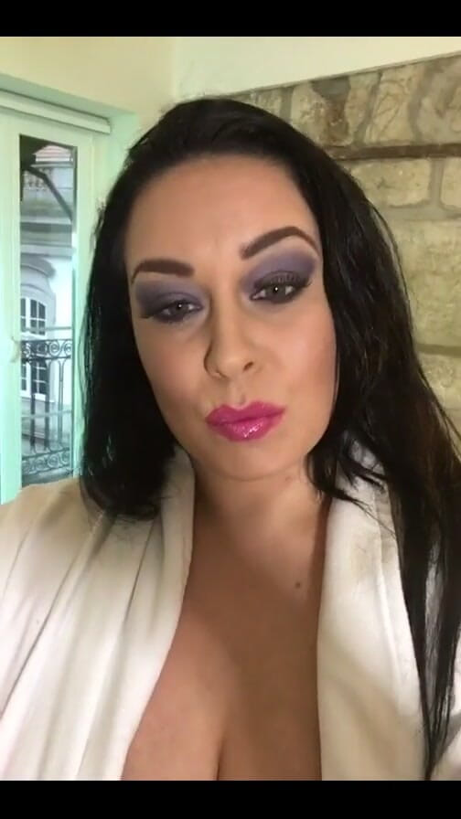 Anastasia Lux: こちらは撮影前の私のInstagramのライブストーリー動画です