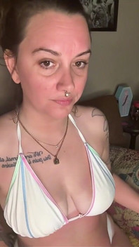 Chery Copaci fumatul în bikini