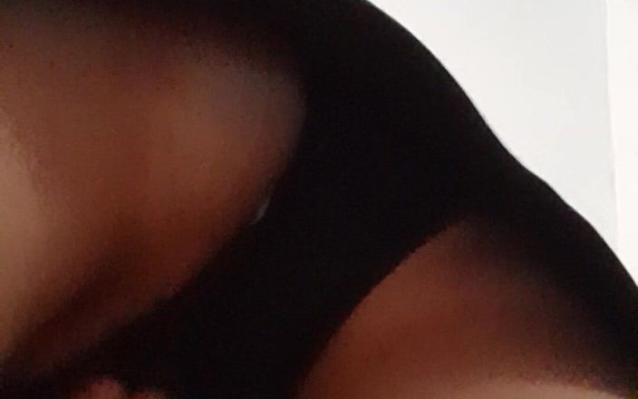 Lesbian-candys: Aku crot di celana dalamku saat lagi masturbasi