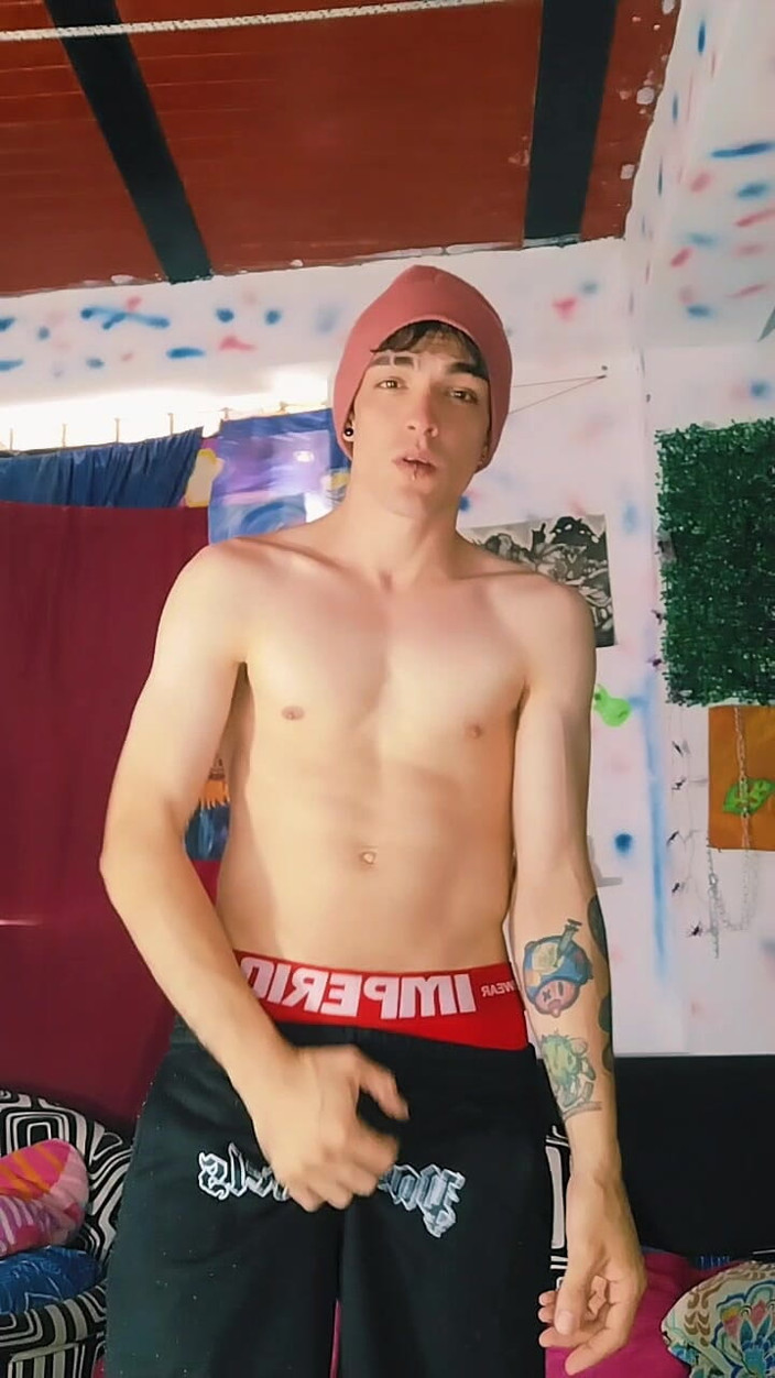 Maykiin: Hej Nevlastní tati, chceš tančit?