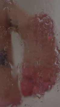 Ti ho sorpreso a guardare i miei piedi sotto la doccia