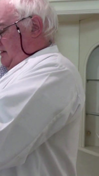 Jugosa pelirroja y el médico sucio