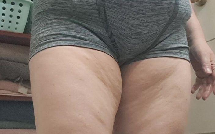 Mommy big hairy pussy: Mattina calda, mamma in grandi mutandine