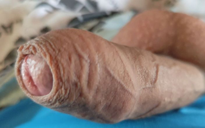 Straight Daddy Club: Garoto masturbaphimose e close-up de Pre Cum.