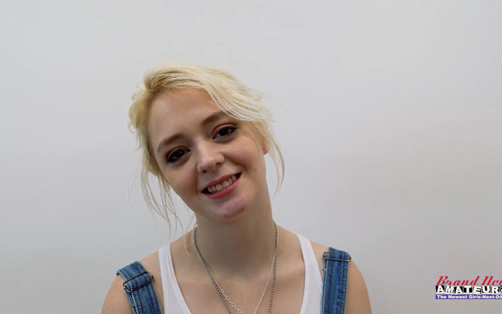 Brand New Amateurs: Annie Archer Busty Curvy Blonde Coed niechlujstwa Rimjob Deepthroat Heat!