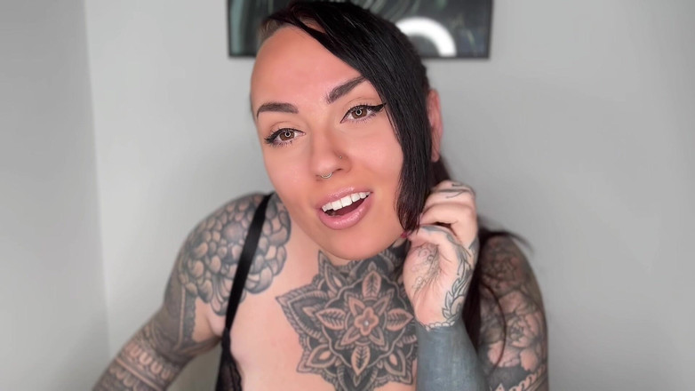 Miss Valentina: Ruka oholující panna JOi