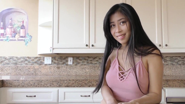 Chica Suicida DVD: Jade Kush deja que su padrastro folle su arbusto peludo...