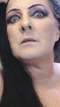 In topless sbadigliando la miLF anna