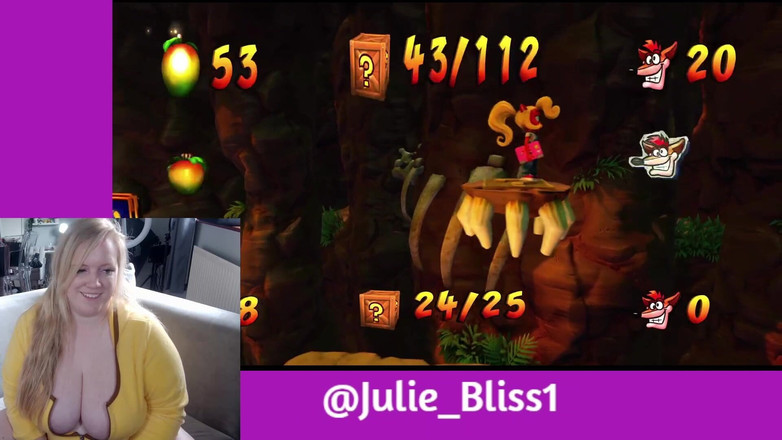 Julie Bliss: Gamer-mädchen - Crash-bandicoot 3