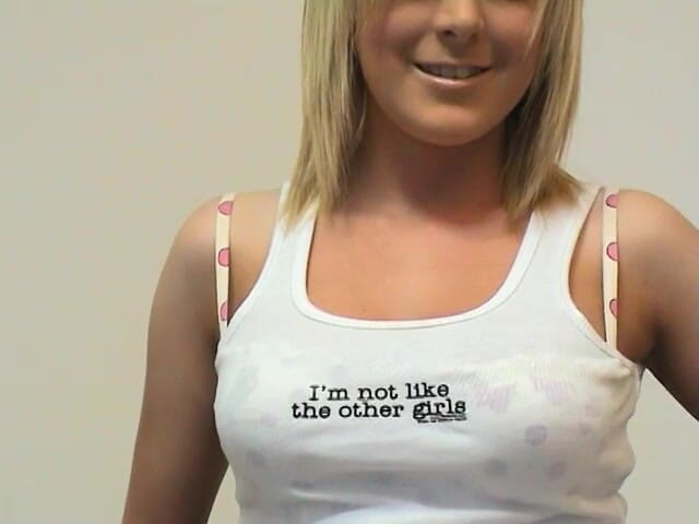 Solo Sensations: O fată blondă a devenit gagică sexy de când își deschide...