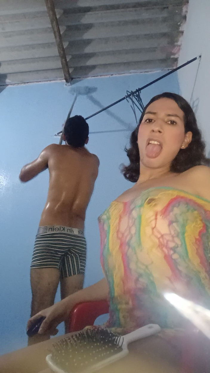 Femboy from Colombia: I'm Getting to Paint This Room