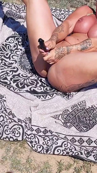 Una bella cagna scopata sulla spiaggia