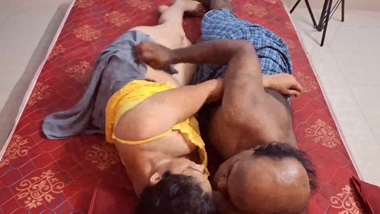 Sexy sindu: Desi Girlfriend Home Made Porn Video