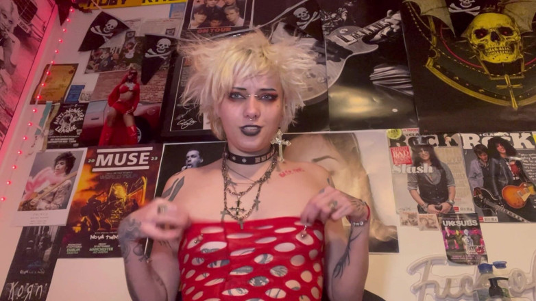 Glitterqueen1999: Nevlastní sestra Glitterqueen1999 chce zkusit deepthroat a anální tabuizovaná rtěnka...