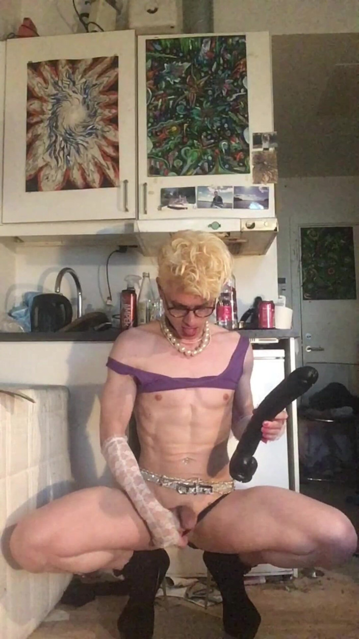 Sissy Cindy Slut: Skinny Blond Whiteboi Bitch Jes Exposed
