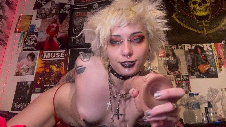 Glitterqueen1999: Stepsis Glitterqueen1999 Wants to Try Deepthroat and Anal Taboo Lipstick...
