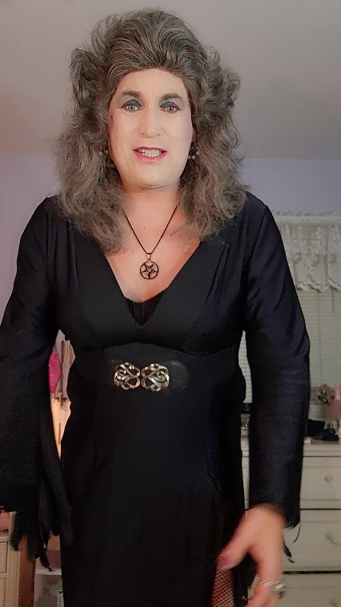 Victoria Lecherri: Selamat Hari Halloween Dari Countess Victoria Queen dari Terkutuk!