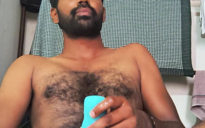 HornyHunk: Мастурбую з моєю новою секс-іграшкою