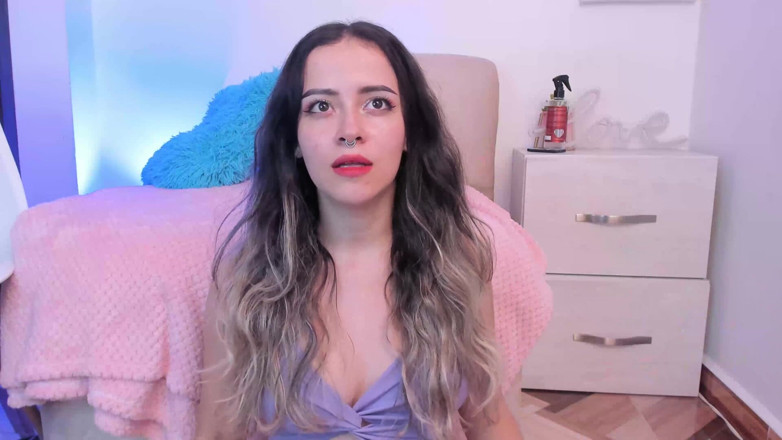 Yame Chike: Sexy blondýnka chce jen mít sex s kluky ve svém...
