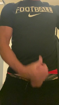 Jockdad87 está cachonda en el baño de nuevo