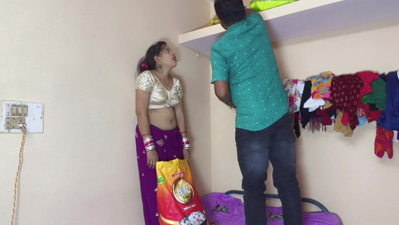Sona bhabhi: Gospodina indiană sexy Odia și fratele vitreg fac relații sexuale în dormitor