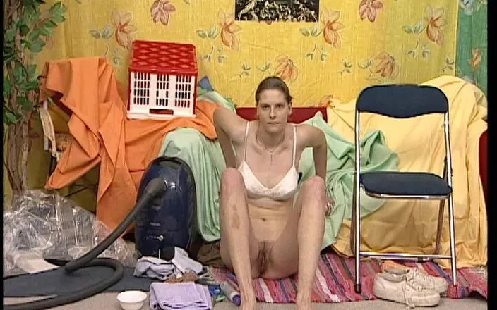 YOUR FIRST PORN: Sarah- Eine Frau Mit Grossen Bedarf Sarah - a Woman with...