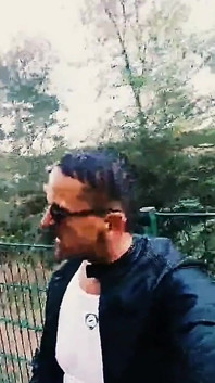 Slutboyben cam4 сексуальна порнозірка ексгібіціоністка збуджена, оголюючи великий член повії в районі круїзу am stern berlin a115