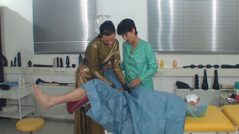 Rubber & Clinic Studio - 1ATOYS: 2 perempuan jalang getah - CBT